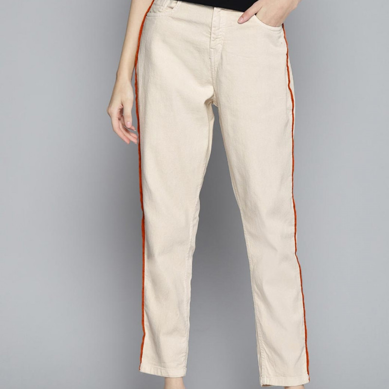 Women Off White Boyfriend Fit Stretchable Jeans